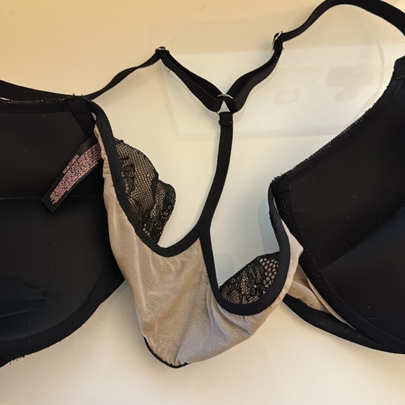 Victoria’s Secret NWOT Bombshell Plunge bra - Picture 4 of 5